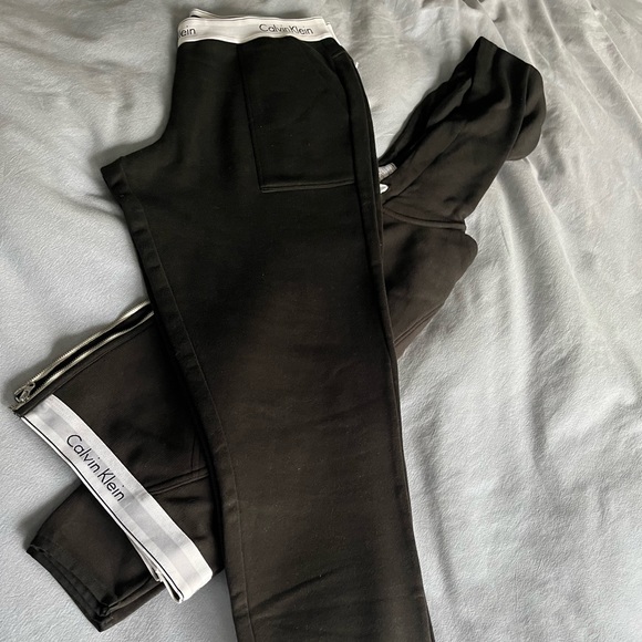 Calvin Klein Set - Picture 4 of 4